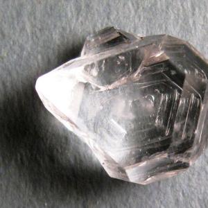 Как вырастить кристалл из соли в домашних условиях